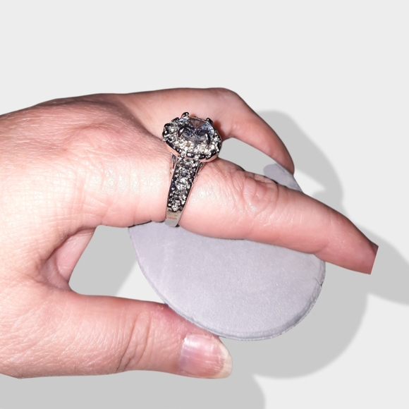 SPARKLING FASHION RING | SIZE 8 - Picture 9 of 13